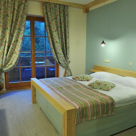 Natura Amon بوتْشيترتيك